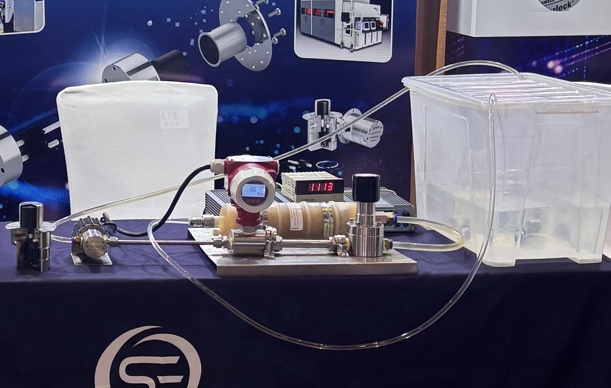 8eeb5dee0a44d943a011e1360b941835